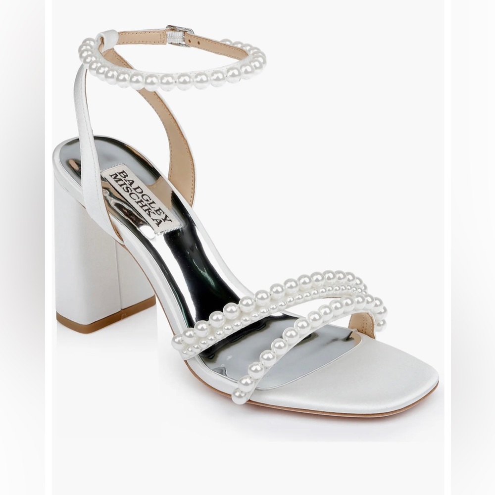 Badgley Mischka Fiesty heels